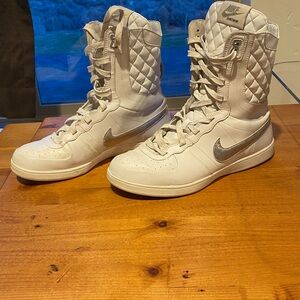 SUPER COOL VINTAGE NIKE White and Gray Sneakers